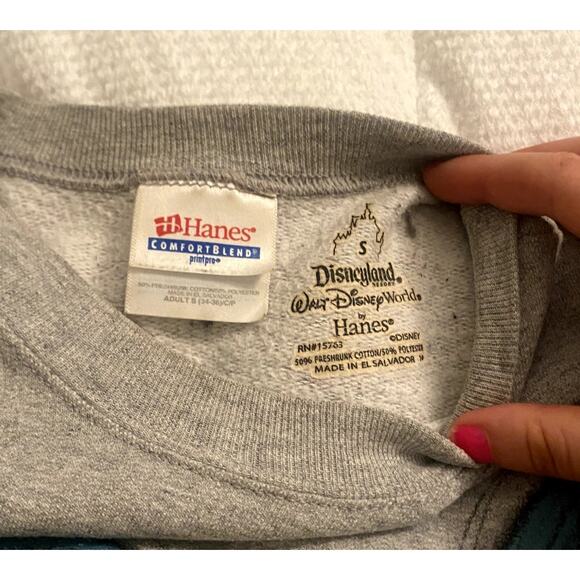 DisneyWorld Gray Mickey Mouse Peekaboo Oversized Crewneck size Small - Picture 3 of 4